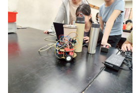 將DIY的簡易光學雷達裝置於小型機械車上,測試實際功能。