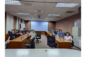 團隊成員於科博館聚會討論