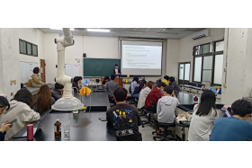 外聘講師介紹如何使用AI軟體,來進行運動學相關分析