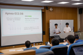 資訊專題成果競賽分為初賽、決賽兩次進行,初賽為資工系教師擔任評審、決賽為校內外學者及業界專家擔任評審,評分項目包含創新性、技術性 、系統完整性、展示與口頭報告。